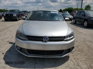 2013 Volkswagen Jetta TDI w/Premium with VIN 3VWLL7AJ4DM385387, listed as a Copart auction lot 63132695 with 132,468 mi miles and Clean title. Bid and sale history available at DreamBid. Image 5.