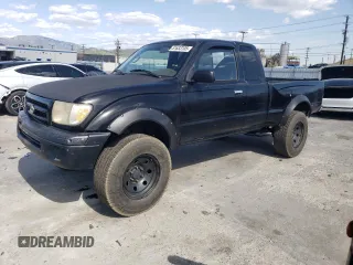 1999 Toyota Tacoma z VIN 4TAWN72N2XZ503012, wystawiony jako Copart lot #51633105 z przebiegiem 120 244 mil mil oraz Szkoda całkowita • Salvage title. Historia ofert i sprzedaży dostępna na DreamBid. Obrazek 1.