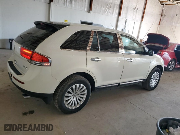 2013 Lincoln MKX z VIN 2LMDJ6JKXDBL19895, wystawiony jako Copart lot #51623655 z przebiegiem 245 542 mil mil oraz Szkoda całkowita • Salvage title. Historia ofert i sprzedaży dostępna na DreamBid. Obrazek 3.