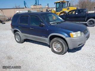 2002 Ford Escape XLT Choice with VIN 1FMYU04152KA51670, listed as a IAAI auction lot 41766099 with 164,137 mi miles. Bid and sale history available at carsss.com. Image 1.