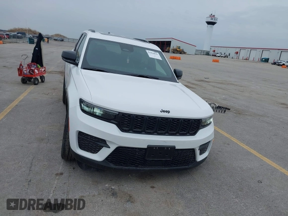 2024 Jeep Grand Cherokee Altitude with VIN 1C4RJHAG1RC707103, listed as a IAAI auction lot 41964830 with 27,302 mi miles and . Bid and sale history available at DreamBid. Image 18.