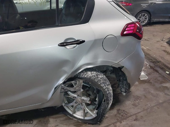 2016 Kia Forte 5-Door SX with VIN KNAFZ5A37G5498441, listed as a IAAI auction lot 41630122 with 118,802 mi miles. Bid and sale history available at carsss.com. Image 6.