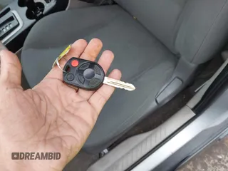 2008 Ford Escape XLS z VIN 1FMCU02Z68KE51829, wystawiony jako IAAI lot #42093869 z przebiegiem 205 151 mil mil oraz . Historia ofert i sprzedaży dostępna na DreamBid. Obrazek 11.