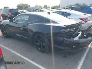 2020 Chevrolet Camaro 1LT z VIN 1G1FB1RS6L0103886, wystawiony jako IAAI lot #42402884 z przebiegiem 61 304 mil mil oraz . Historia ofert i sprzedaży dostępna na DreamBid. Obrazek 3.