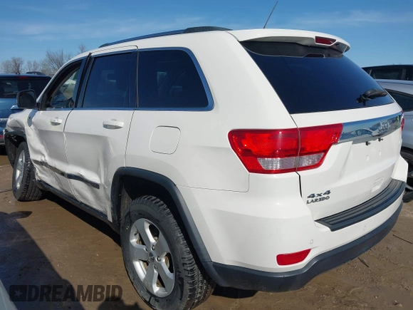 2012 Jeep Grand Cherokee Laredo with VIN 1C4RJFAG6CC279427, listed as a IAAI auction lot 41956034 with 86,689 mi miles. Bid and sale history available at carsss.com. Image 3.