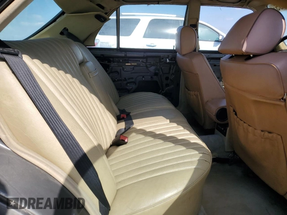 1984 Mercedes-Benz 300 SD with VIN WDBCB20A0EA082551, listed as a Copart auction lot 54059855 with 169,704 mi miles and Clean Title. Bid and sale history available at DreamBid. Image 10.