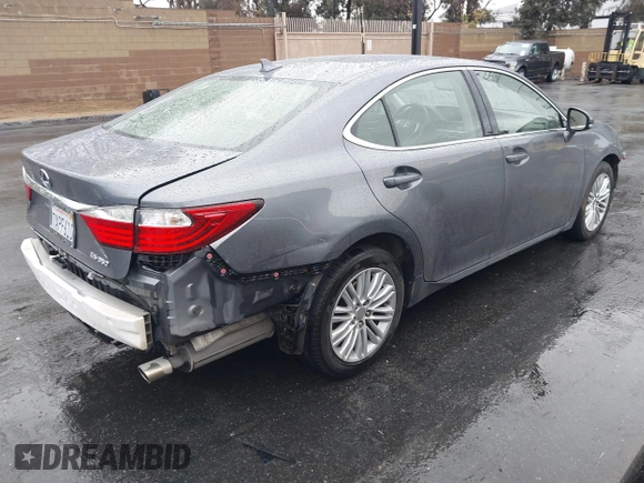 2013 Lexus ES 4dr Sdn with VIN JTHBK1GG1D2055528, listed as a IAAI auction lot 41781276 with 186,228 mi miles. Bid and sale history available at carsss.com. Image 4.