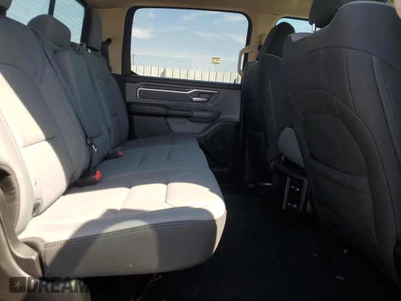 2019 Ram 1500 Big Horn z VIN 1C6RREFT7KN650890, wystawiony jako Copart lot #57596005 z przebiegiem 75 711 mil mil oraz Szkoda całkowita • Salvage title. Historia ofert i sprzedaży dostępna na DreamBid. Obrazek 10.