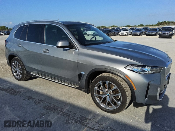 2024 BMW X5 xDrive40i z VIN 5UX23EU05R9T53848, wystawiony jako Copart lot #56057905 z przebiegiem 45 572 mil mil oraz Tytuł czysty. Historia ofert i sprzedaży dostępna na DreamBid. Obrazek 4.