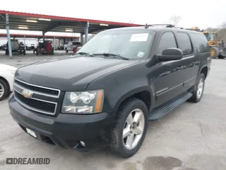 2007 Chevrolet Suburban LT with VIN 3GNFC16097G191395, listed as a IAAI auction lot 41683775 with 274,232 mi miles. Bid and sale history available at carsss.com. Image 2.