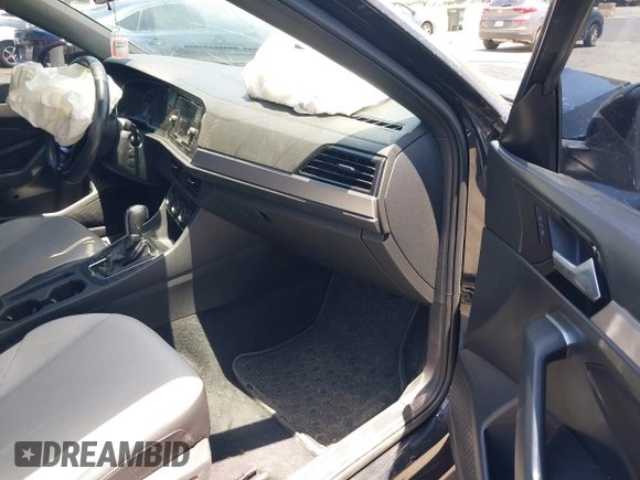 2019 Volkswagen Jetta S z VIN 3VWC57BU1KM116991, wystawiony jako IAAI lot #42377777 z przebiegiem 70 910 mil mil oraz . Historia ofert i sprzedaży dostępna na DreamBid. Obrazek 5.