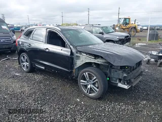 2019 Volvo XC60 Momentum z VIN YV4A22RK1K1379891, wystawiony jako IAAI lot #41981506 z przebiegiem 53 594 mil mil oraz . Historia ofert i sprzedaży dostępna na DreamBid. Obrazek 1.