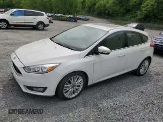 2018 Ford Focus Titanium z VIN 1FADP3N23JL288255, wystawiony jako Copart lot #58693025 z przebiegiem Nie podano mil oraz Szkoda całkowita • Salvage title. Historia ofert i sprzedaży dostępna na DreamBid. Obrazek 1.