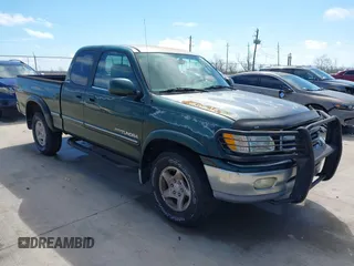 2000 Toyota Tundra Limited with VIN 5TBBT4812YS102826, listed as a IAAI auction lot 41663205 with 200,880 mi miles. Bid and sale history available at carsss.com. Image 1.