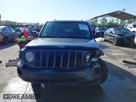 2008 Jeep Patriot Sport z VIN 1J8FT28WX8D519480, wystawiony jako IAAI lot #42119775 z przebiegiem 162 594 mil mil oraz . Historia ofert i sprzedaży dostępna na DreamBid. Obrazek 13.