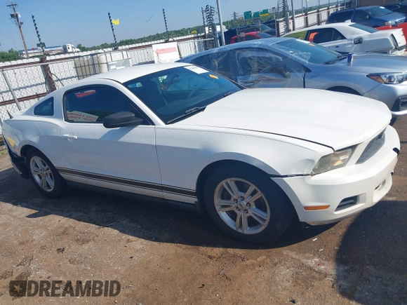 2012 Ford Mustang Premium z VIN 1ZVBP8AM5C5206875, wystawiony jako IAAI lot #42400805 z przebiegiem 178 011 mil mil oraz . Historia ofert i sprzedaży dostępna na DreamBid. Obrazek 13.