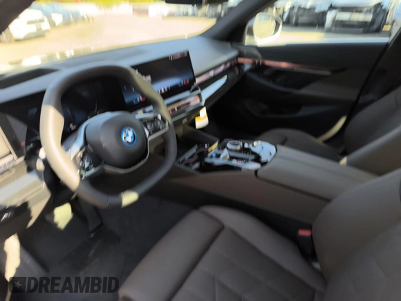 2024 BMW i5 eDrive40 with VIN WBY33FK05RCR58520, listed as a Copart auction lot 77179704 with 16 mi miles and Salvage Title. Bid and sale history available at carsss.com. Image 7.