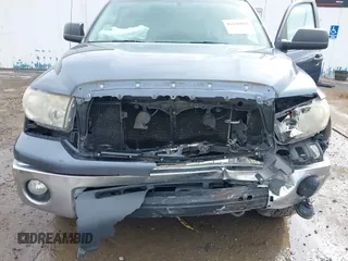2008 Toyota Tundra z VIN 5TFDV54198X077455, wystawiony jako IAAI lot #41668660 z przebiegiem 164 008 mil mil oraz . Historia ofert i sprzedaży dostępna na DreamBid. Obrazek 6.