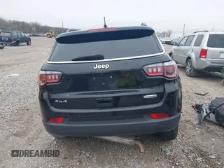 2017 Jeep Compass Latitude with VIN 3C4NJDBB7HT640200, listed as a IAAI auction lot 41963507 with 113,328 mi miles and . Bid and sale history available at carsss.com. Image 16.