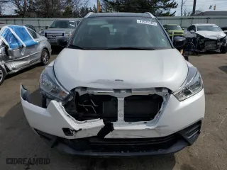 2018 Nissan Kicks SV with VIN 3N1CP5CU3JL533780, listed as a Copart auction lot 47972285 with 44,159 mi miles and Salvage Title. Bid and sale history available at carsss.com. Image 5.