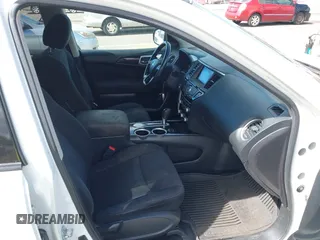 2014 Nissan Pathfinder Platinum with VIN 5N1AR2MN4EC726389, listed as a IAAI auction lot 42516567 with 189,257 mi miles and . Bid and sale history available at DreamBid. Image 5.