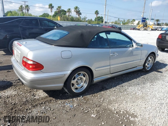 2000 Mercedes-Benz CLK 320/430 z VIN WDBLK70G4YT035047, wystawiony jako Copart lot #52852405 z przebiegiem 141 197 mil mil oraz Szkoda całkowita • Salvage title. Historia ofert i sprzedaży dostępna na DreamBid. Obrazek 3.