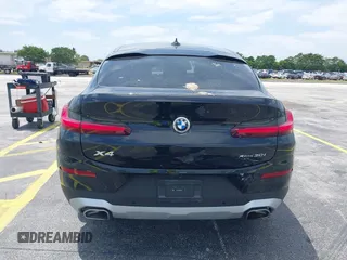 2024 BMW X4 xDrive30i z VIN 5UX33DT09R9W67695, wystawiony jako IAAI lot #42087562 z przebiegiem 20 324 mil mil oraz . Historia ofert i sprzedaży dostępna na DreamBid. Obrazek 17.