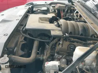 2019 Chevrolet Suburban LT z VIN 1GNSCHKC2KR141759, wystawiony jako IAAI lot #42743049 z przebiegiem 159 914 mil mil oraz . Historia ofert i sprzedaży dostępna na DreamBid. Obrazek 19.