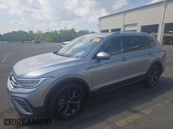 2024 Volkswagen Tiguan SE с VIN 3VV3B7AX6RM085904, выставлен на аукционе IAAI как лот 42852870 с пробегом 27 302 миль миль и . История ставок и продаж доступна на DreamBid. Изображение 3.
