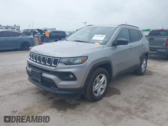 2023 Jeep Compass Latitude z VIN 3C4NJDBN3PT514117, wystawiony jako IAAI lot #41925688 z przebiegiem 50 468 mil mil oraz . Historia ofert i sprzedaży dostępna na DreamBid. Obrazek 2.