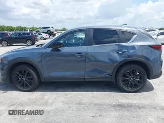 2024 Mazda CX-5 S Carbon Edition z VIN JM3KFBCLXR0521353, wystawiony jako IAAI lot #42351444 z przebiegiem 17 270 mil mil oraz . Historia ofert i sprzedaży dostępna na DreamBid. Obrazek 6.