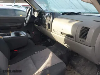 2008 Chevrolet Silverado 1500 LT w/1LT with VIN 2GCEC19C481267593, listed as a IAAI auction lot 42030413 with 258,754 mi miles. Bid and sale history available at carsss.com. Image 5.
