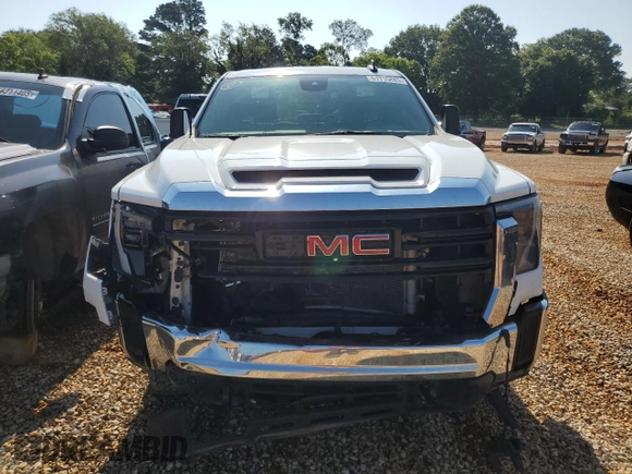 2024 GMC Sierra 2500HD Pro с VIN 1GT59LE78RF229829, выставлен на аукционе Copart как лот 61135885 с пробегом 43 985 миль миль и Списание • Salvage title. История ставок и продаж доступна на DreamBid. Изображение 5.