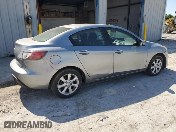 2011 Mazda 3 i Touring z VIN JM1BL1VF4B1370996, wystawiony jako Copart lot #58240445 z przebiegiem 143 634 mil mil oraz Czysty tytuł • Clean title. Historia ofert i sprzedaży dostępna na DreamBid. Obrazek 3.