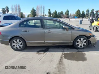 2006 Honda Civic LX z VIN 1HGFA16576L015992, wystawiony jako IAAI lot #41528989 z przebiegiem 240 000 mil mil oraz . Historia ofert i sprzedaży dostępna na DreamBid. Obrazek 13.