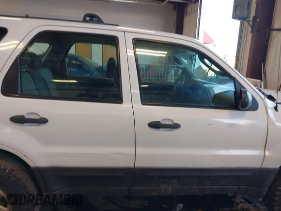 2006 Ford Escape XLS z VIN 1FMCU92Z16KC62653, wystawiony jako IAAI lot #42036057 z przebiegiem 214 465 mil mil oraz . Historia ofert i sprzedaży dostępna na DreamBid. Obrazek 13.