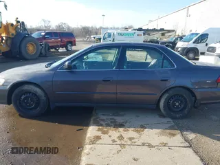1998 Honda Accord LX z VIN 1HGCG5642WA046417, wystawiony jako IAAI lot #41945037 z przebiegiem Nie podano mil oraz . Historia ofert i sprzedaży dostępna na DreamBid. Obrazek 14.
