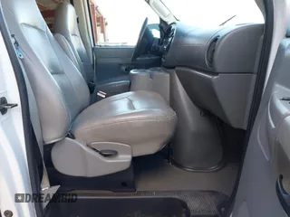 2005 Ford Econoline Passenger XL with VIN 1FBNE31L45HB23735, listed as a IAAI auction lot 41700427 with 241,456 mi miles. Bid and sale history available at carsss.com. Image 5.