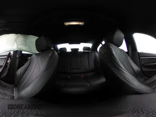2018 BMW 3 Series 330i xDrive z VIN WBA8D9C51JEM33833, wystawiony jako IAAI lot #41565351 z przebiegiem 31 729 mil mil oraz . Historia ofert i sprzedaży dostępna na DreamBid. Obrazek 19.