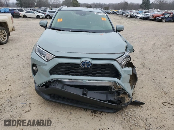 2019 Toyota RAV4 Hybrid XLE with VIN JTMRWRFV0KD011136, listed as a Copart auction lot 44007925 with 70,364 mi miles and Salvage Title. Bid and sale history available at carsss.com. Image 5.