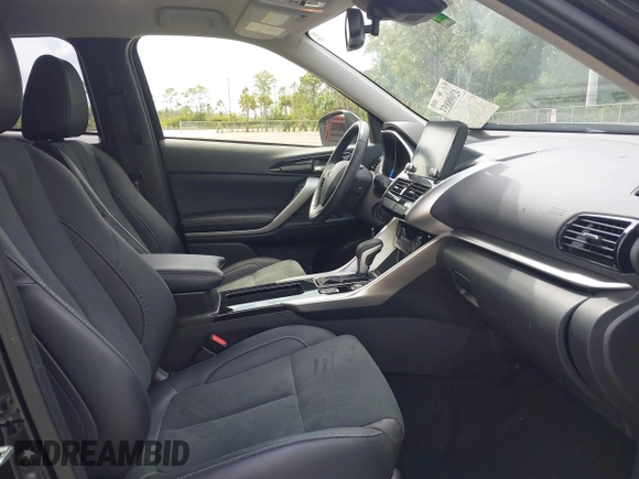 2023 Mitsubishi Eclipse Cross SE z VIN JA4ATWAA4PZ023125, wystawiony jako IAAI lot #42098853 z przebiegiem 15 511 mil mil oraz . Historia ofert i sprzedaży dostępna na DreamBid. Obrazek 5.
