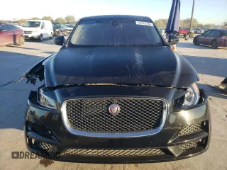 2020 Jaguar F-Pace 25t z VIN SADCS2FX1LA640681, wystawiony jako Copart lot #80863284 z przebiegiem 80 337 mil mil oraz Czysty tytuł • Clean title. Historia ofert i sprzedaży dostępna na DreamBid. Obrazek 5.