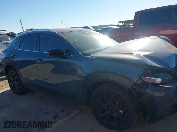 2023 Mazda CX-30 S Carbon Edition z VIN 3MVDMBCM9PM546687, wystawiony jako IAAI lot #41395628 z przebiegiem 13 878 mil mil oraz . Historia ofert i sprzedaży dostępna na DreamBid. Obrazek 14.