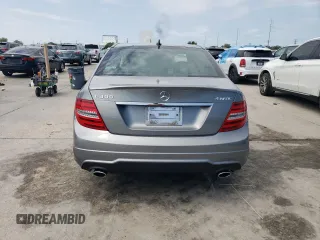 2013 Mercedes-Benz C 300 Sport z VIN WDDGF8AB9DR301692, wystawiony jako Copart lot #54919645 z przebiegiem 58 482 mil mil oraz Szkoda całkowita • Salvage title. Historia ofert i sprzedaży dostępna na DreamBid. Obrazek 6.