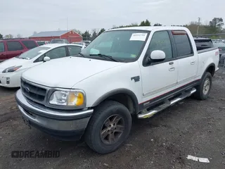 2003 Ford F-150 XLT with VIN 1FTRW08L43KA64328, listed as a IAAI auction lot 41932751 with 275,213 mi miles. Bid and sale history available at carsss.com. Image 2.
