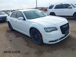 2019 Chrysler 300 S z VIN 2C3CCABG2KH508316, wystawiony jako IAAI lot #41684460 z przebiegiem 68 360 mil mil oraz . Historia ofert i sprzedaży dostępna na DreamBid. Obrazek 1.