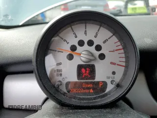 2013 MINI Hardtop z VIN WMWSU3C52DT680586, wystawiony jako Copart lot #59021355 z przebiegiem 208 323 mil mil oraz Czysty tytuł • Clean title. Historia ofert i sprzedaży dostępna na DreamBid. Obrazek 9.