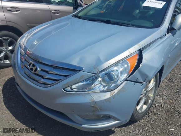 2013 Hyundai Sonata SE with VIN 5NPEC4AC9DH784460, listed as a IAAI auction lot 42099724 with 152,744 mi miles. Bid and sale history available at carsss.com. Image 13.