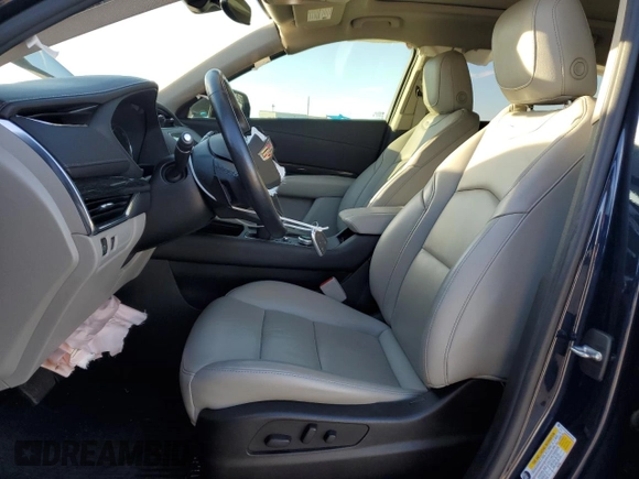 2021 Cadillac XT4 FWD Premium Luxury z VIN 1GYFZCR43MF021302, wystawiony jako Copart lot #41668755 z przebiegiem 46 047 mil mil oraz Szkody całkowita. Historia ofert i sprzedaży dostępna na DreamBid. Obrazek 7.