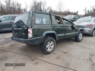 1997 Jeep Cherokee Sport with VIN 1J4FJ68SXVL582060, listed as a IAAI auction lot 41333519 with 183,580 mi miles. Bid and sale history available at carsss.com. Image 4.